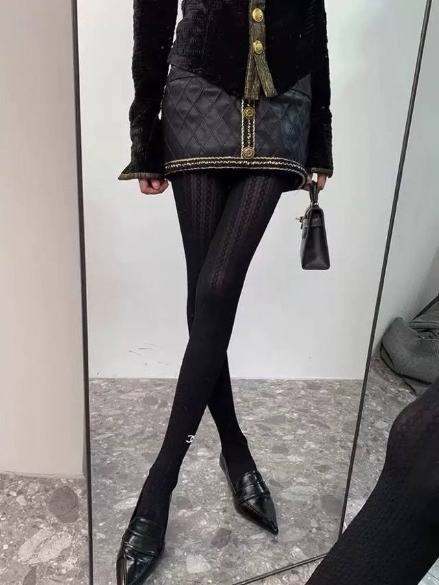 Comes with packaging DDD One pair per box DDD Chanel's popular cable knit doubl