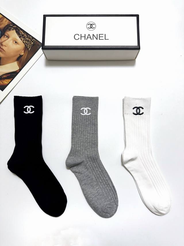 Packaged DDD One box contains 3 pairs DDD Chanel classic logo pure cotton mid-c