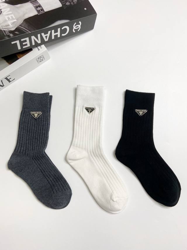 Packaged DDD 3 pairs per box DDD Prada classic logo pure cotton mid-calf socks