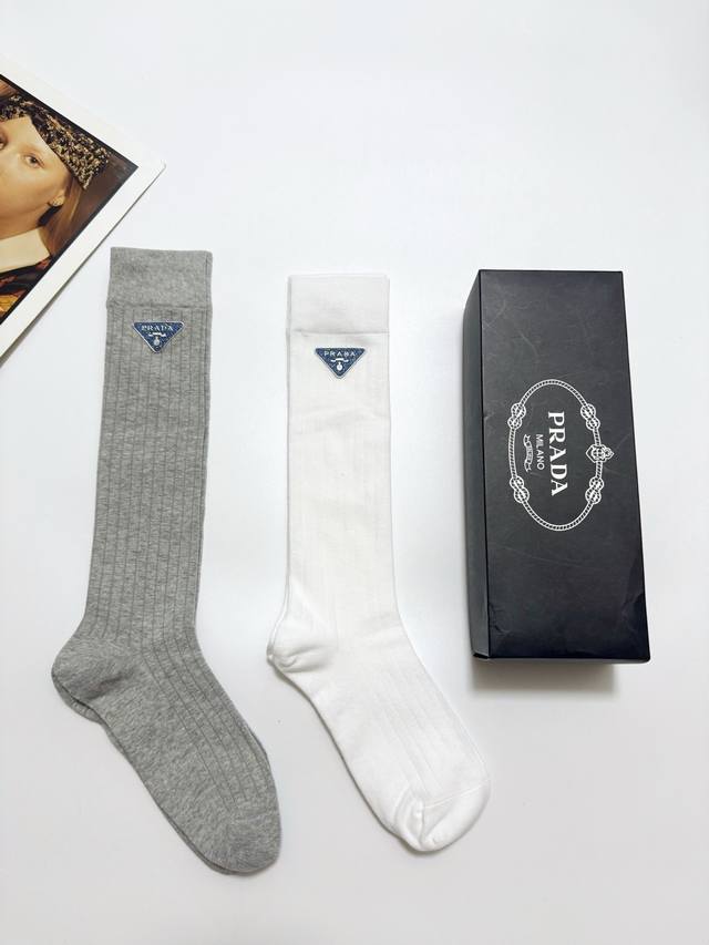 Packaged DDD One box contains 2 pairs DDD Prada classic logo cotton calf socks,