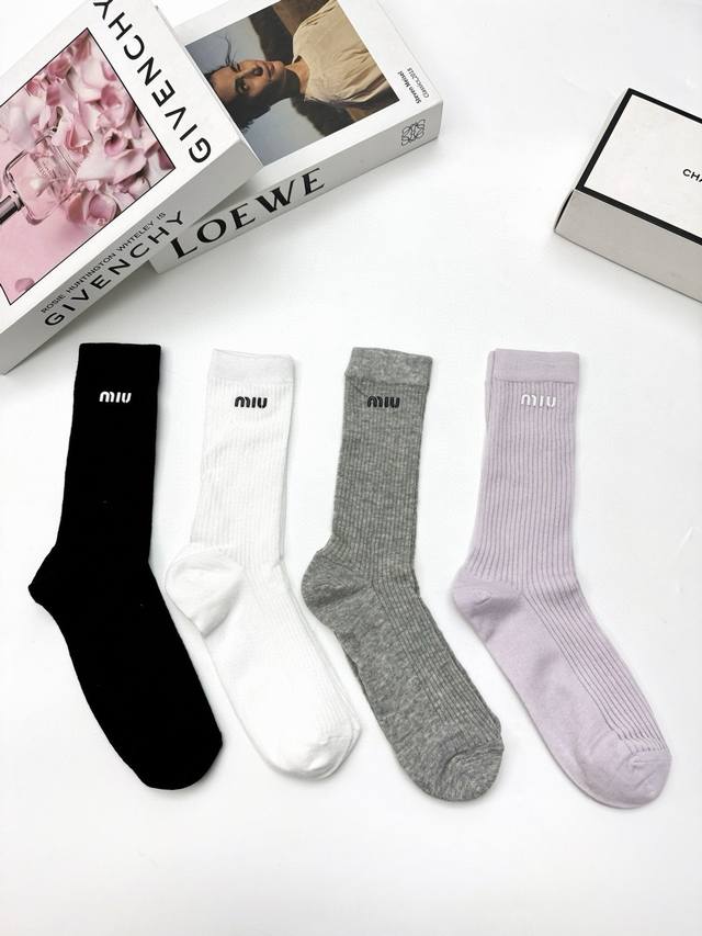 Packaged DDD 4 pairs per box DDD Miu Miu classic logo ultra-thin seamless mid-c