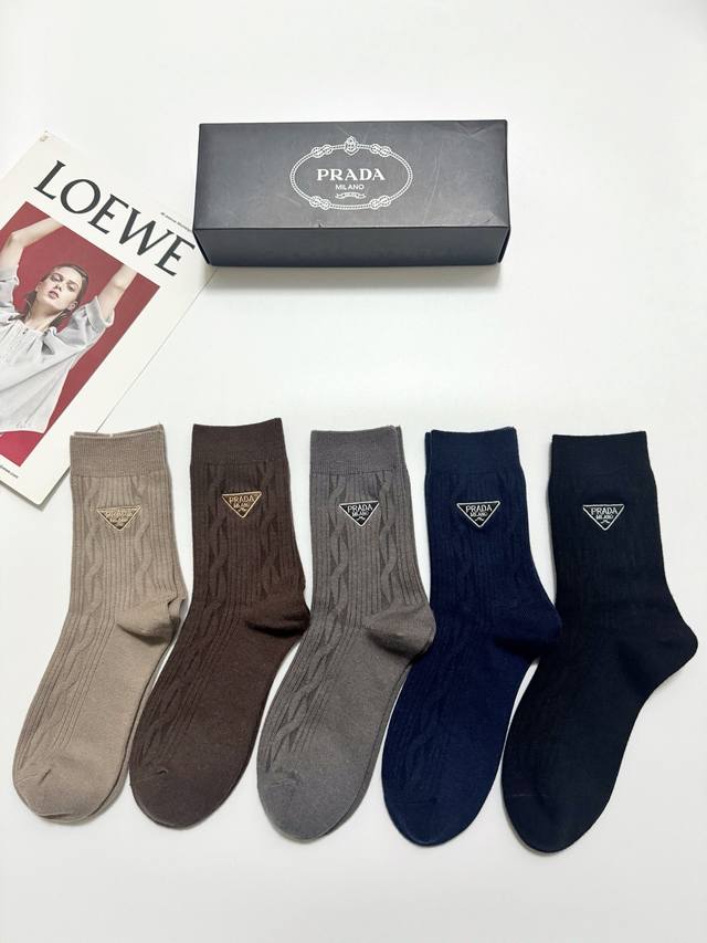 Packaged DDD One box contains 5 pairs of men's socks DDD Prada classic embroide