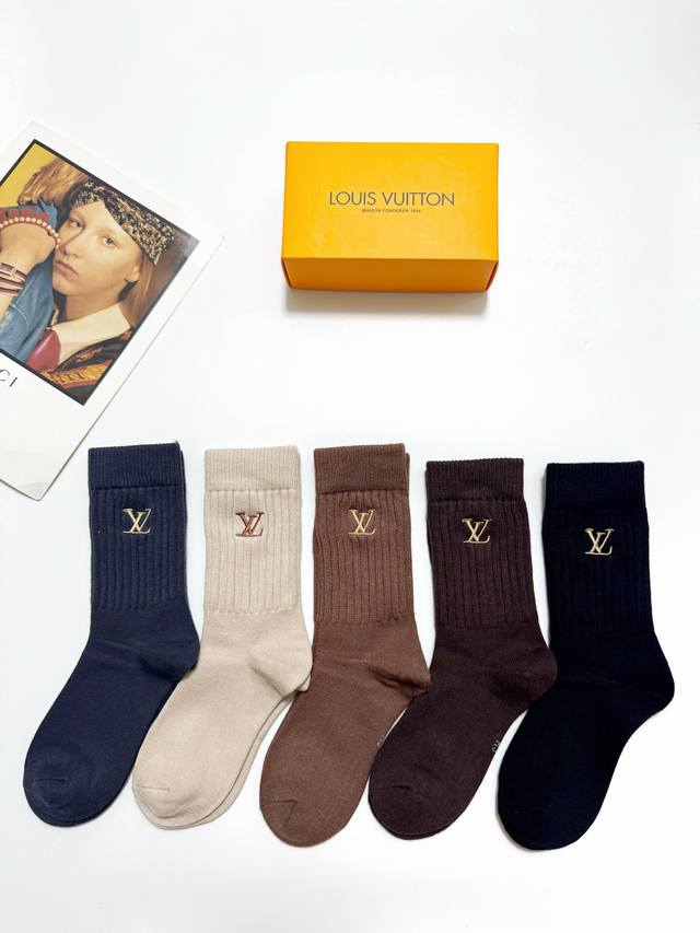 Packaged DDD One box contains 5 pairs DDD Louis Vuitton classic embroidered log