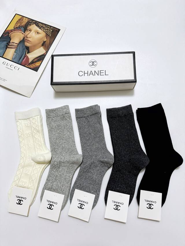 Hot Selling Item (Restocked) Comes with Packaging 5 Pairs Per Box Chanel Classic