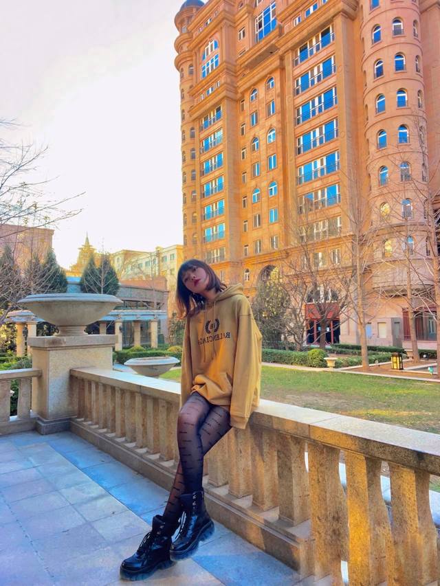 Comes with packaging DDD One pair of Prada classic flocked letter stockings per