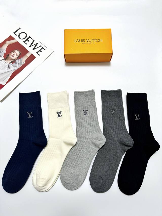 Packaged DDD One box contains 5 pairs DDD Louis Vuitton classic embroidered log