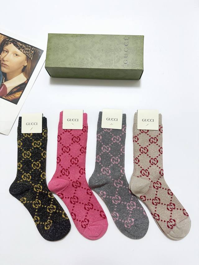 Packaged DDD One box contains 4 pairs DDD Gucci's popular gold and silver threa