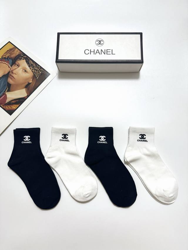 Packaged DDD One box contains 4 pairs DDD Chanel classic logo cotton ankle sock