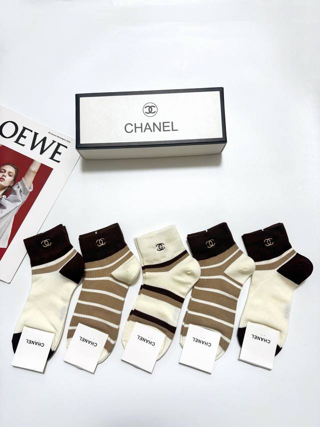Packaged DDD One box contains 5 pairs of new spring Chanel classic embroidered