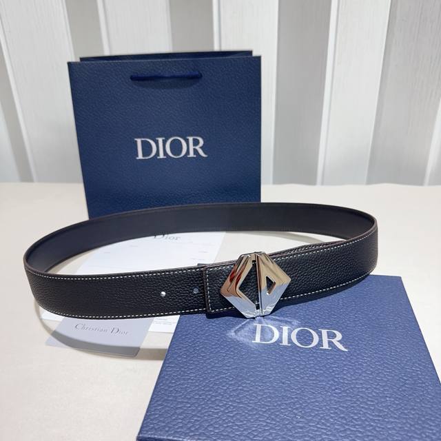 Christian Dior Dior DDD Made of Togo and Nappa double-sided top-grain cowhide l