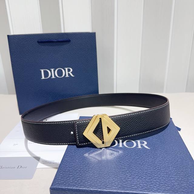 Christian Dior Dior DDD Made of Togo and Nappa double-sided top-grain cowhide l