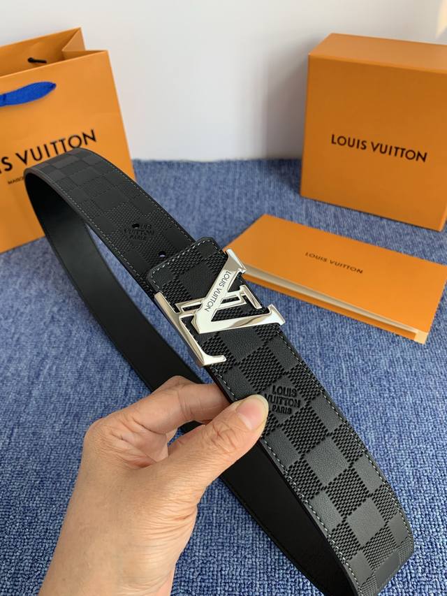 Brand: LV 4.0cm 550102 DDD Description: This belt features an LV buckle with a