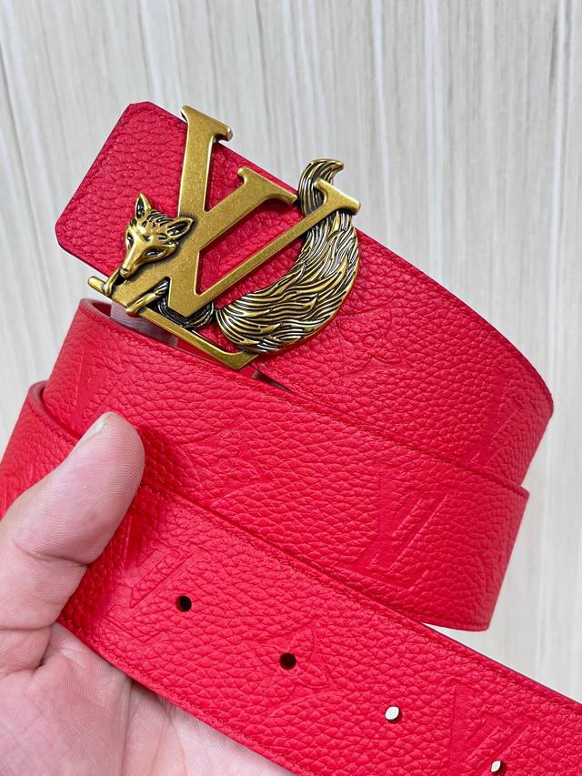 New arrival this season! 4.0 double-sided blue lychee pattern, one side embosse