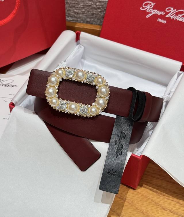 Rv Women's Reversible Belt DDD This belt is made of double-sided cowhide leather