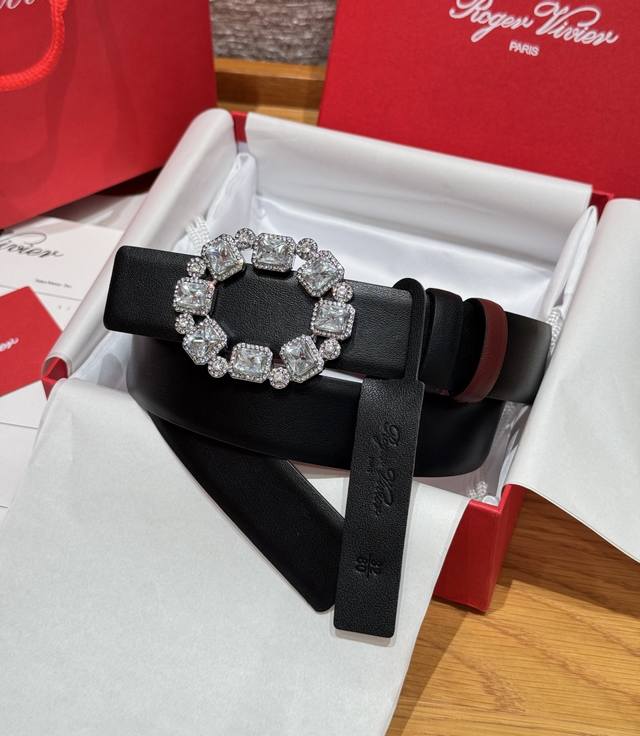 Rv Women's Reversible Belt DDD This belt is made of double-sided cowhide leather