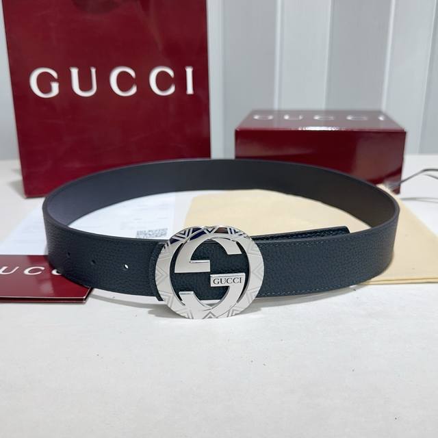New Gucci DDD. Made of double-sided Togo leather, featuring a premium steel buc