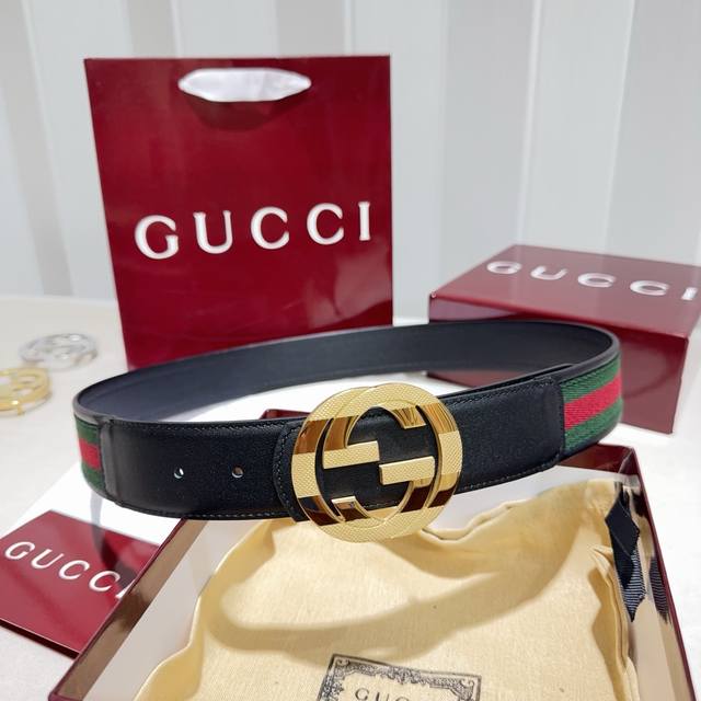 Gucci New Arrival DDD This Gucci item features a double-sided design with webbin