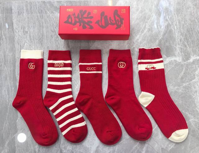 Comes with packaging DDD Bright red Gucci socks, new classic embroidered mid-le