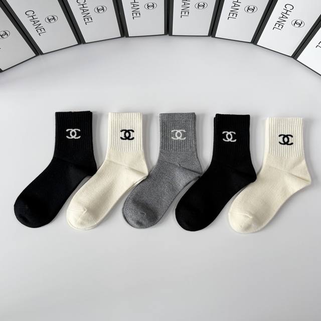 Comes with boutique packaging! Chanel's new cashmere mid-length slouch socks! F