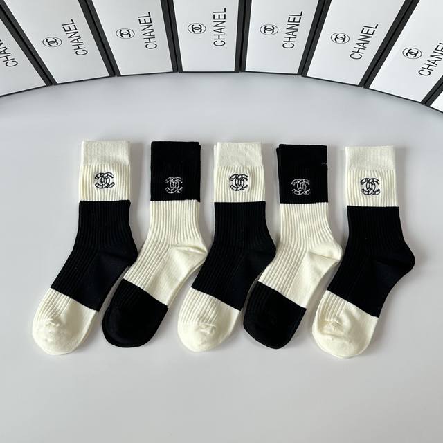 Comes with boutique packaging! Chanel's new embroidered mid-length slouch socks
