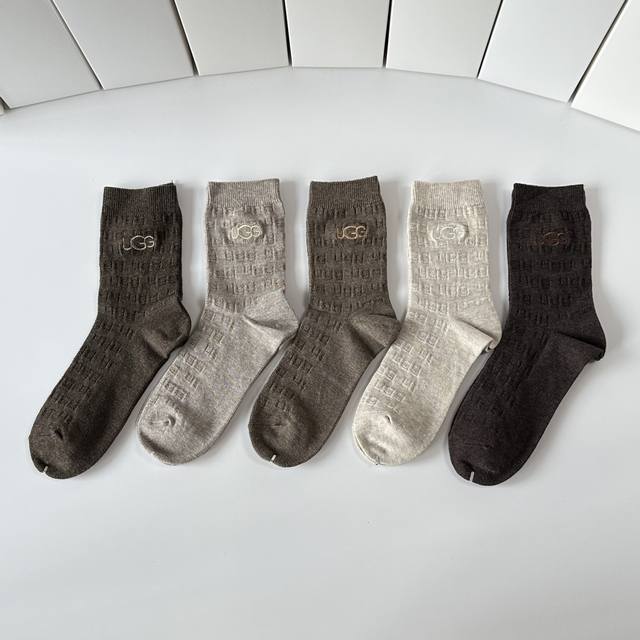 Comes with packaging DDD Ugg New Cashmere Embroidered Mid-Length Slouch Socks!