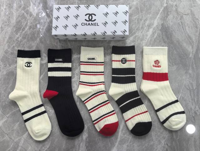 Comes with boutique packaging! Chanel's latest double-needle mid-length embroid