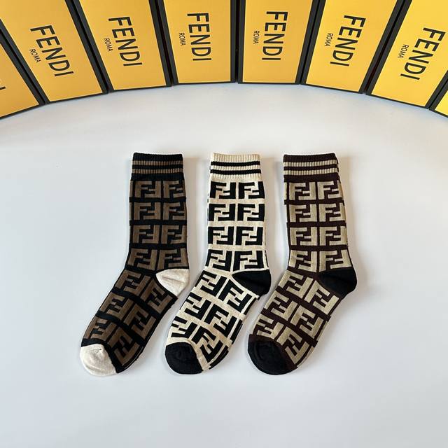 Comes with packaging DDD Fendi's new classic mid-length slouch socks! 3 pairs p