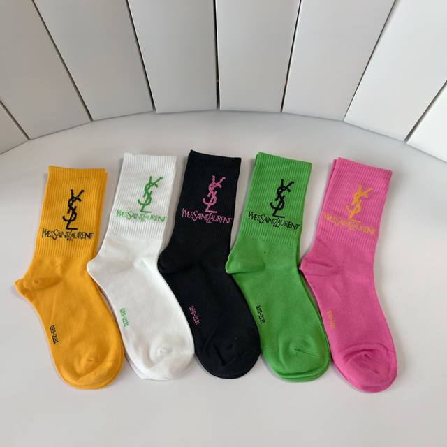 Comes with boutique packaging! YSL Saint Laurent new mid-length slouch socks! F