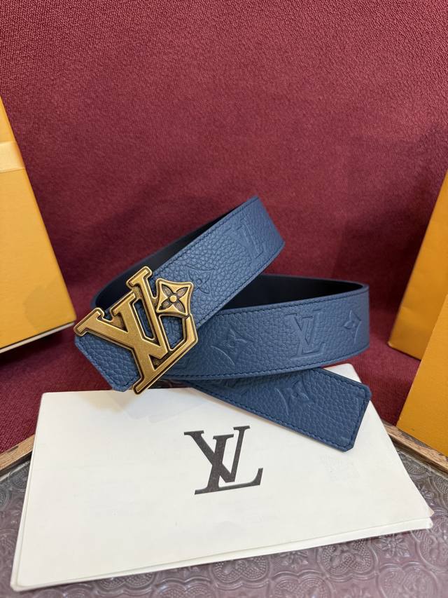 Lv Initiales Taurillon Monogram 40Mm Reversible Belt exudes confidence and under