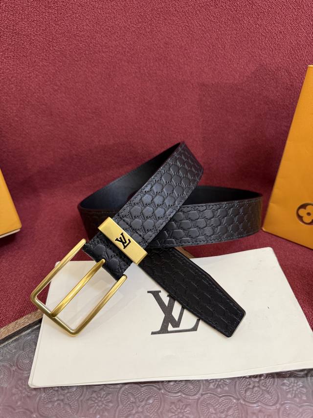 This new LV belt with a 3.5mm pin buckle is inspired by the 2025 Monogram flora