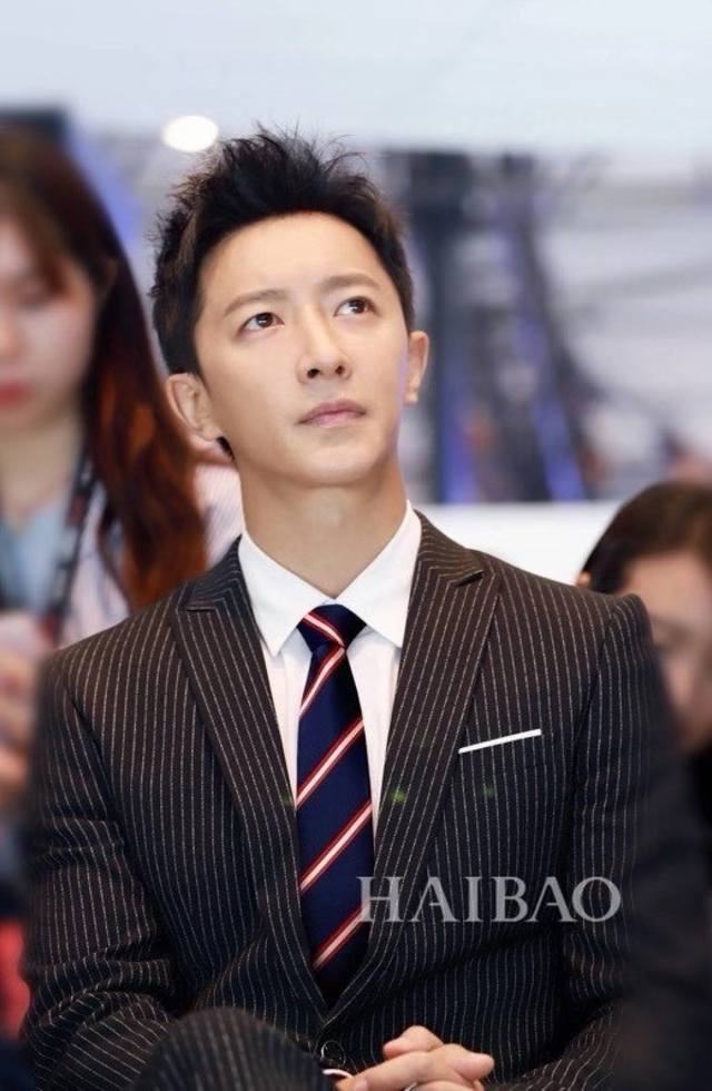 Dior Men's Embroidered Logo Tie: A rare and ideal choice showcasing exquisite cr