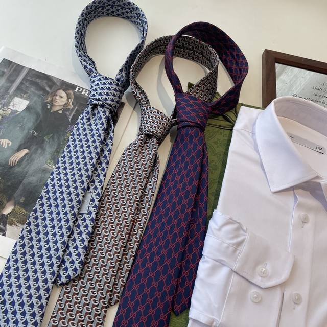 The 2025 Pre-Fall collection reinterprets the brand's iconic symbols and design