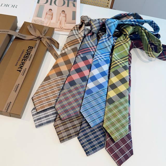 This Burberry tie is now available, just like the ones sold in boutiques! A rar