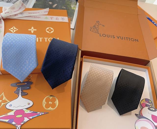 This tie features the same exquisite small logo jacquard weave as those found i