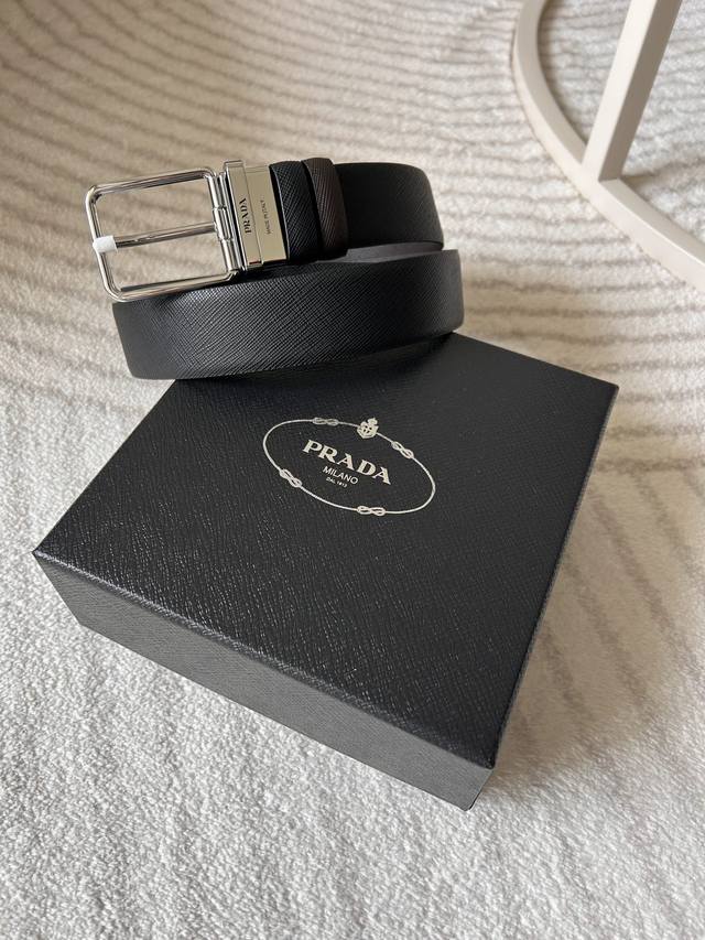 This Prada men's belt is exquisite, 3.5cm wide, crafted from Saffiano leather,