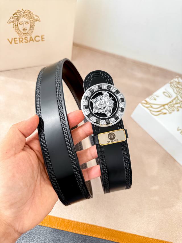 Product Name: Versace Original Belt/Leather Bag DDD Model: Hook buckle, classic