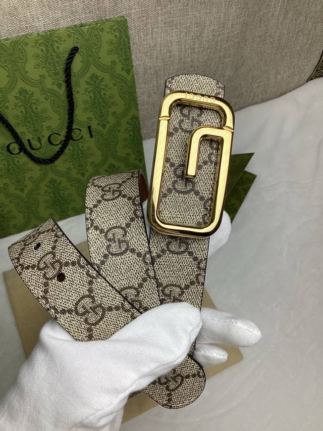 3.0mm wide, reversible belt DDD This eye-catching belt is part of the 2026 Earl