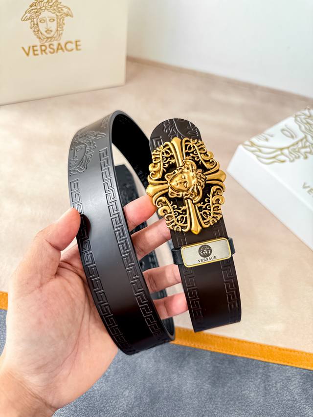 Product Name: Versace Original Belt/Leather Bag DDD Model: Hook buckle, classic