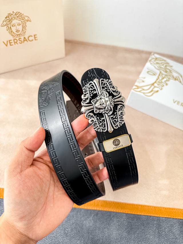 Product Name: Versace Original Belt/Leather Bag DDD Model: Hook buckle, classic