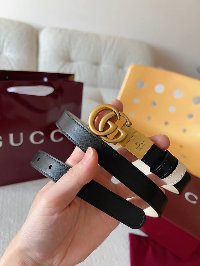 Gucci DDD Full Packaging Women's Belt. This reversible belt features a two-tone