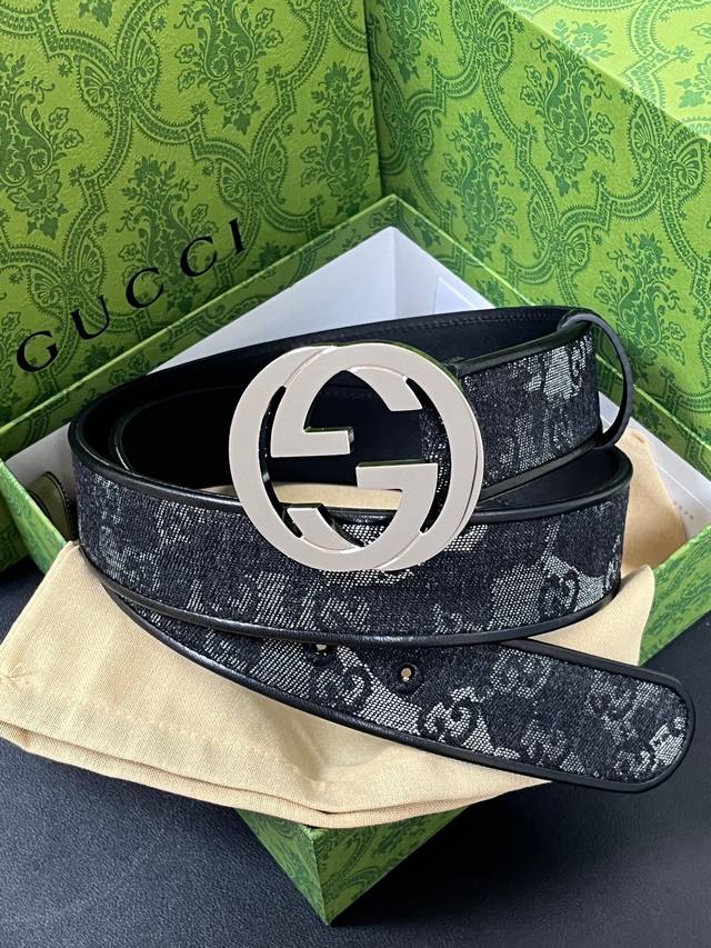 Gg Marmont Collection Selected Camouflage Marble Pattern Gg Canvas, adding a pop