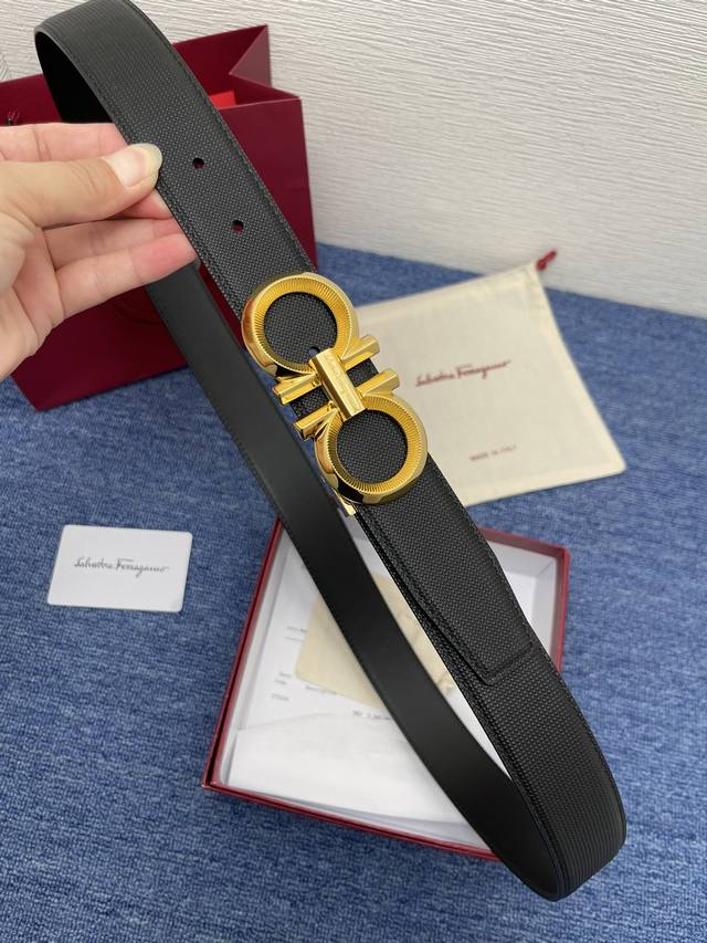 Brand: Ferragamo 3.5cm. Description: This belt is crafted from natural grain le