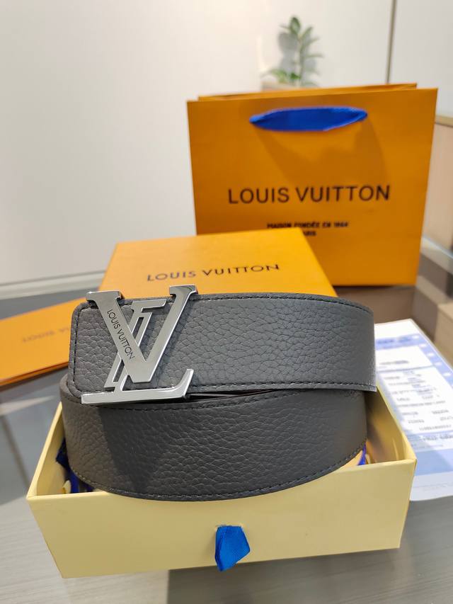 Louis Vuitton Men's Belt: Classic original quality, with exquisite hardware, met