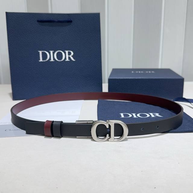 Christian Dior 30 Montaigne Reversible Belt. Made with hand-textured, flat-grai