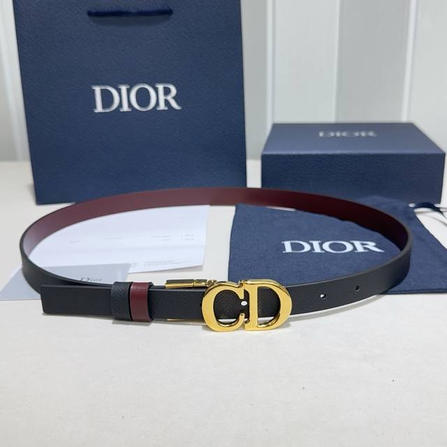 Christian Dior 30 Montaigne Reversible Belt. Made with hand-textured, flat-grai