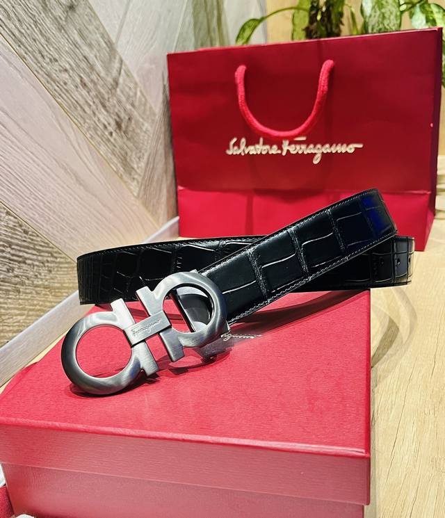 Comes with full gift box and packaging. Ferragam premium horseshoe buckle, croc