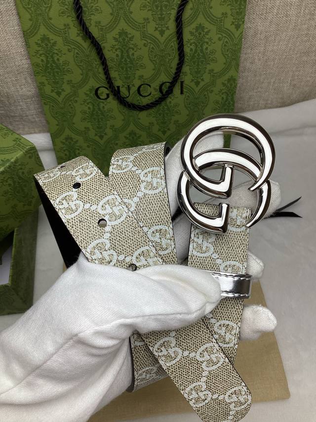 The distinctive Gg pattern makes a refreshing debut in the 2026 Early Spring/Su