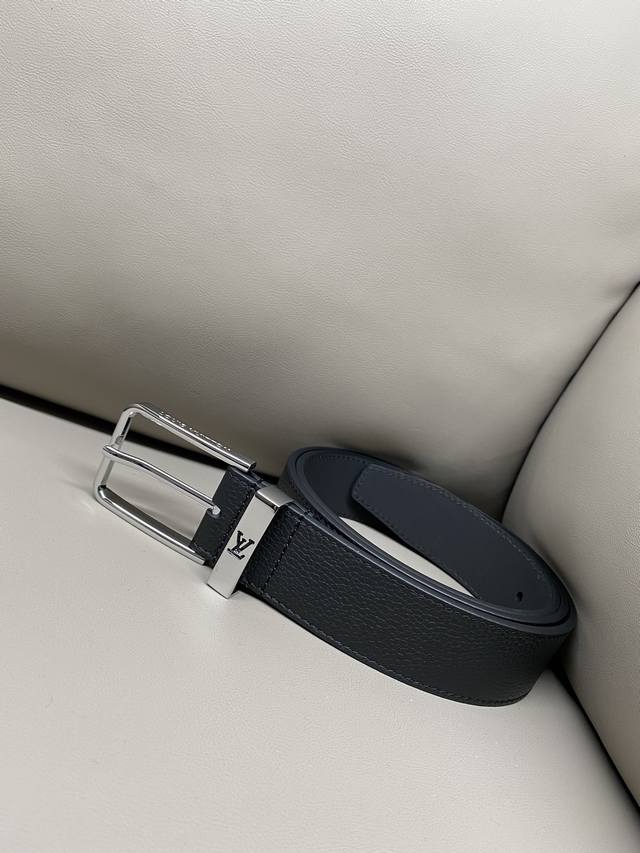 Pont Neuf 35mm Belt Buckle DDD This Taurillon leather belt features a metal belt