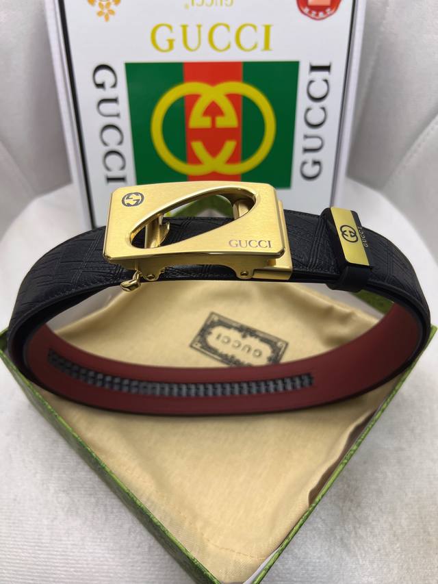 Gucci original single-piece top-grain cowhide with a thread-patterned surface,