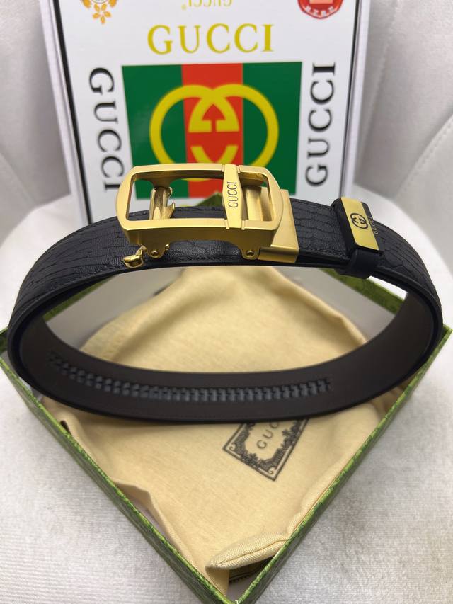 Gucci original single-piece top-grain cowhide with crackled texture, lining wit